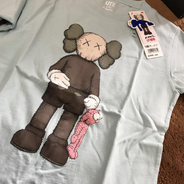 UNIQLO(ユニクロ)の専用★ユニクロ カウズ KAWS 半袖Tシャツ コラボTシャツ 140センチ キッズ/ベビー/マタニティのキッズ服男の子用(90cm~)(Tシャツ/カットソー)の商品写真