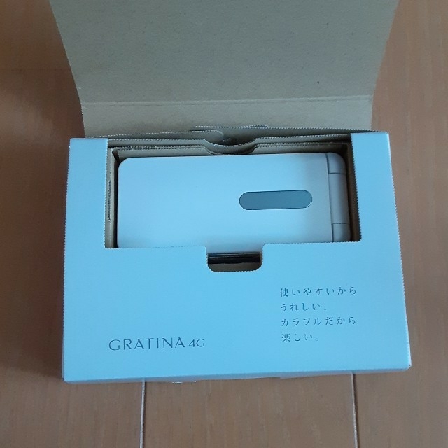 京セラ(キョウセラ)のau GRATINA 4G  SIMロック解除品 ホワイト スマホ/家電/カメラのスマートフォン/携帯電話(携帯電話本体)の商品写真