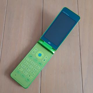 キョウセラ(京セラ)のau GRATINA 4G  SIMロック解除品 グリーン　美品(携帯電話本体)