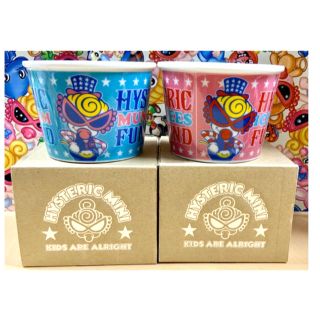 ヒステリックミニ(HYSTERIC MINI)のヒスミニ☆正規品☆限定☆新品☆マルチカップ☆2点セット☆①☆アイス☆プリン(ノベルティグッズ)