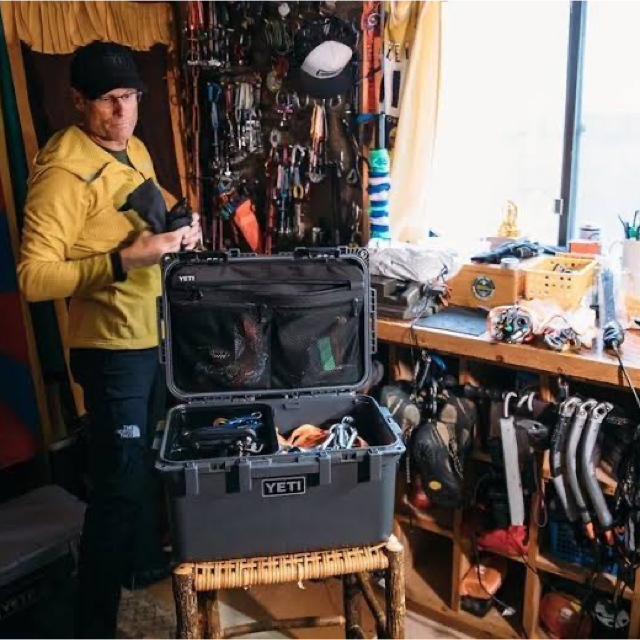 HILLEBERG(ヒルバーグ)のYETI　LOADOUT GO BOX 30 チャコール　イエティ　ゴーボックス スポーツ/アウトドアのスポーツ/アウトドア その他(その他)の商品写真