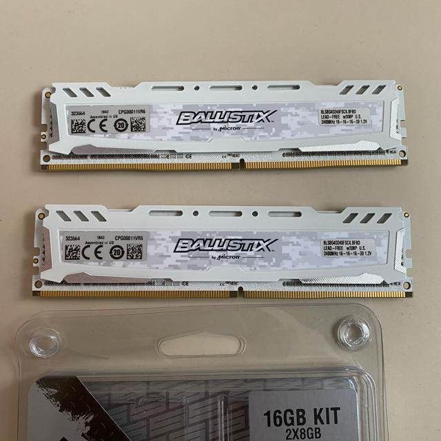 DDR4-2400 16gb Crucial Micron製 1