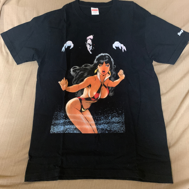 Supreme(シュプリーム)の【L】supreme vampirella tee  メンズのトップス(Tシャツ/カットソー(半袖/袖なし))の商品写真