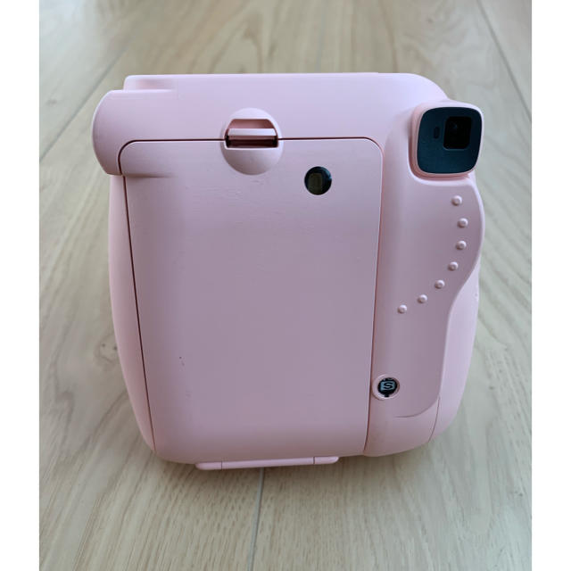 富士フイルム(フジフイルム)のチェキ instax  mini 8 ピンク 富士フイルム 純正ストラップ付 スマホ/家電/カメラのカメラ(フィルムカメラ)の商品写真