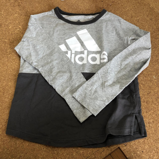 adidas(アディダス)のadidas 長袖Tシャツ キッズ/ベビー/マタニティのキッズ服男の子用(90cm~)(Tシャツ/カットソー)の商品写真