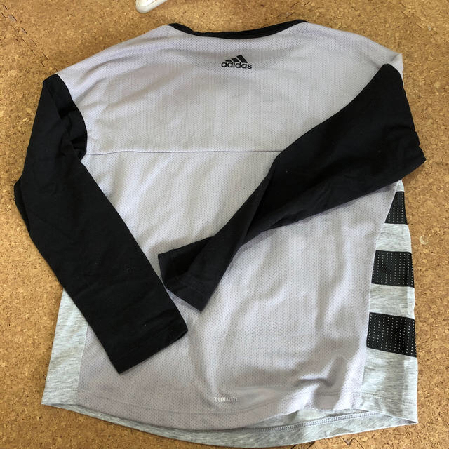 adidas(アディダス)のadidas 長袖Tシャツ キッズ/ベビー/マタニティのキッズ服男の子用(90cm~)(Tシャツ/カットソー)の商品写真