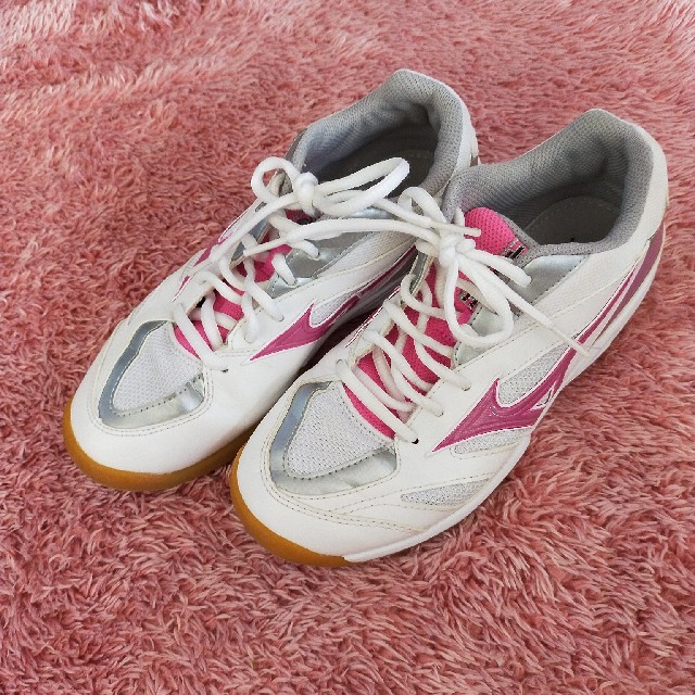 MIZUNO(ミズノ)のMIZUNO 23.0cm トレーニングシューズ レディースの靴/シューズ(スニーカー)の商品写真