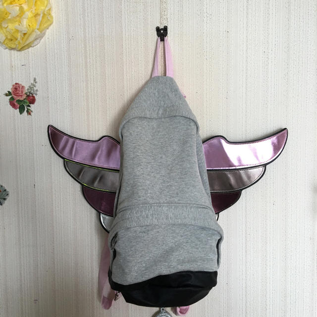 SPINNS(スピンズ)の天使の羽付きリュック レディースのバッグ(リュック/バックパック)の商品写真