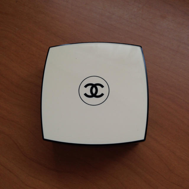 CHANEL(シャネル)の専用 レ ベージュ トウシュ ドゥ タン ベルミン No.10 コスメ/美容のベースメイク/化粧品(ファンデーション)の商品写真