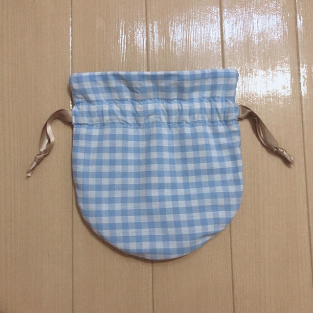 ギンガムチェック(青)×デニム 丸巾着袋 レディースのファッション小物(ポーチ)の商品写真