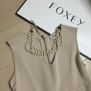 フォクシー(FOXEY)の専用です フォクシー ベージュワンピース(ひざ丈ワンピース)