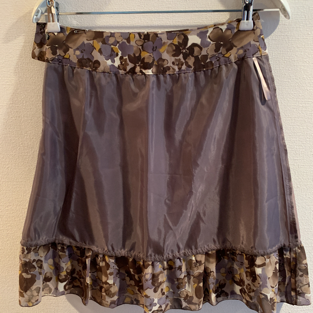 LOVELESS(ラブレス)の値下げ　コムサイズム　花柄スカート　新品・未使用　Lサイズ レディースのスカート(ひざ丈スカート)の商品写真