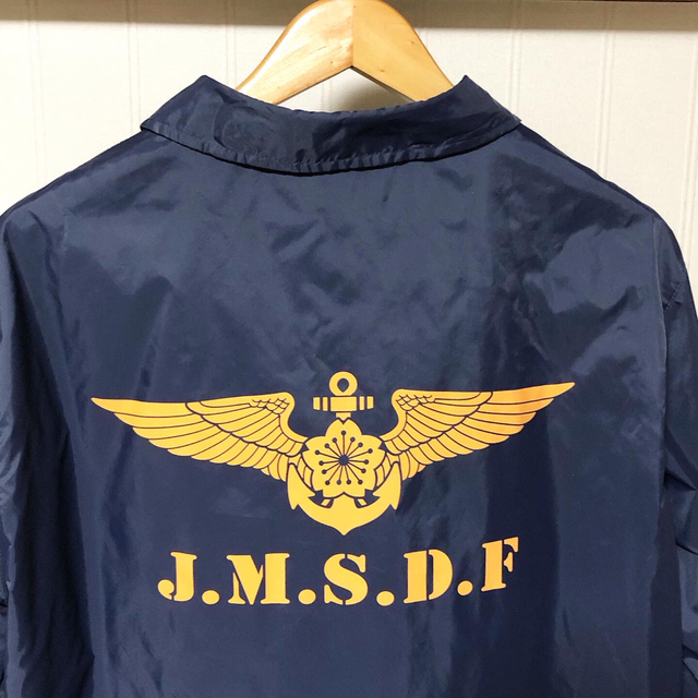 ART VINTAGE(アートヴィンテージ)のJ.M.S.D.F 海上自衛隊 バックプリント コーチジャケット ネイビーXL メンズのジャケット/アウター(ナイロンジャケット)の商品写真