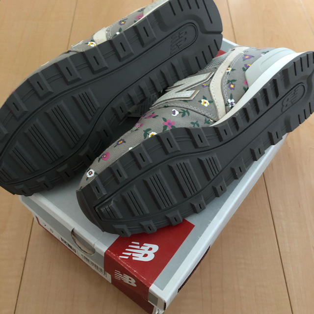 New Balance(ニューバランス)の☆新品☆ニューバランス　レディース  スニーカー  花柄　996  24.5cm レディースの靴/シューズ(スニーカー)の商品写真