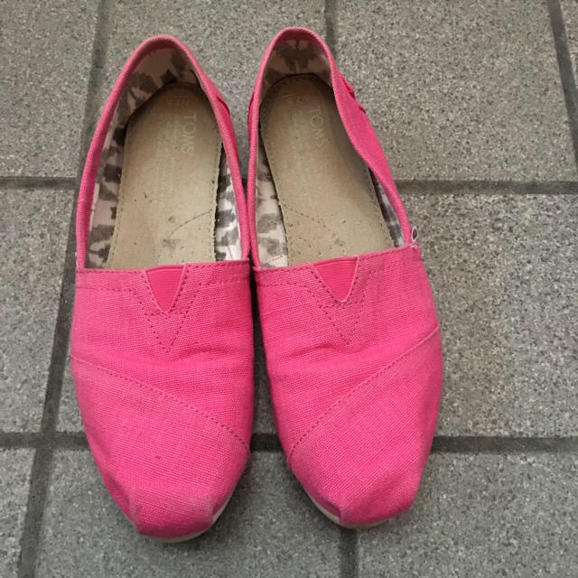 TOMS(トムズ)のTOMS♡7.5ピンク レディースの靴/シューズ(スリッポン/モカシン)の商品写真