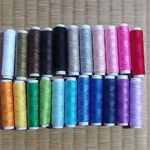糸　刺繍糸　ミシン糸　大量22色セット ハンドメイドの素材/材料(生地/糸)の商品写真