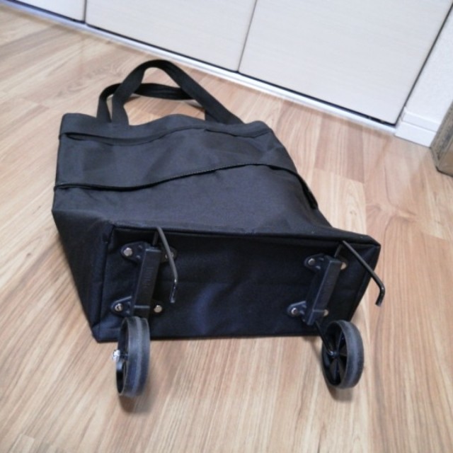 タイヤ収納折りたたみショッピングバッグ レディースのバッグ(エコバッグ)の商品写真