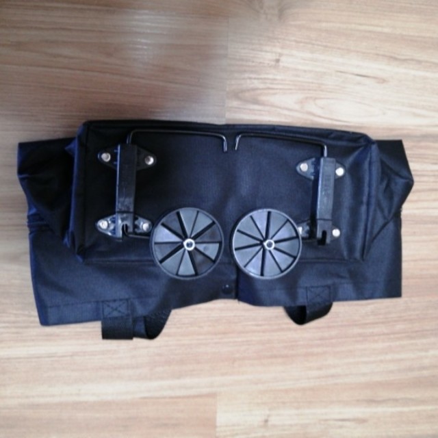 タイヤ収納折りたたみショッピングバッグ レディースのバッグ(エコバッグ)の商品写真