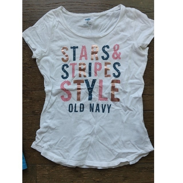 Old Navy(オールドネイビー)の値下げ中　Tシャツ　130cm　２枚セット　スポーツ キッズ/ベビー/マタニティのキッズ服女の子用(90cm~)(Tシャツ/カットソー)の商品写真