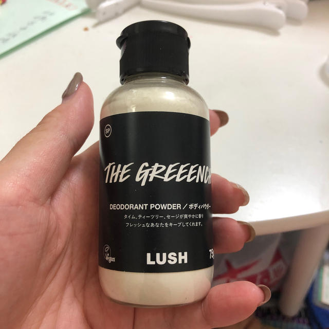 LUSH(ラッシュ)のLUSH ボディパウダー　緑の羽衣 コスメ/美容のボディケア(その他)の商品写真