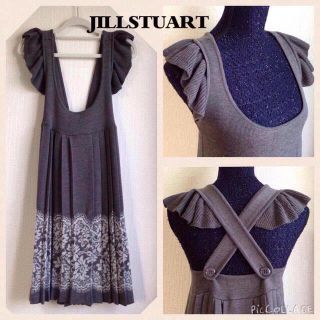 ジルスチュアート(JILLSTUART)のJILLSTUART肩フリルニットワンピ(ひざ丈ワンピース)