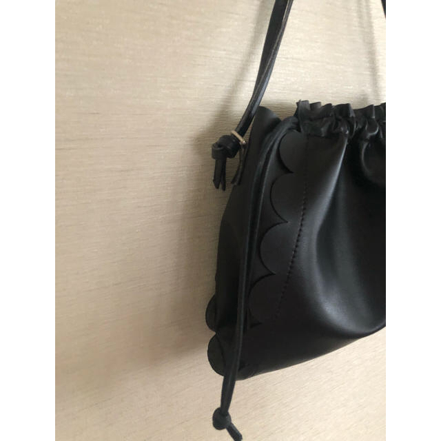 【black】スカラップポシェット レディースのバッグ(ショルダーバッグ)の商品写真