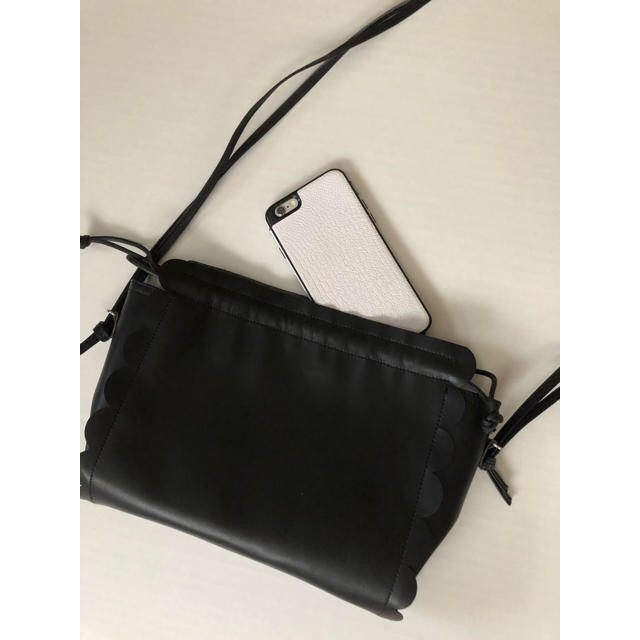 【black】スカラップポシェット レディースのバッグ(ショルダーバッグ)の商品写真