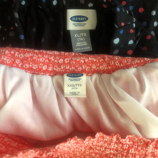 Old Navy(オールドネイビー)のオールドネイビーのスカート2枚セット キッズ/ベビー/マタニティのキッズ服女の子用(90cm~)(Tシャツ/カットソー)の商品写真