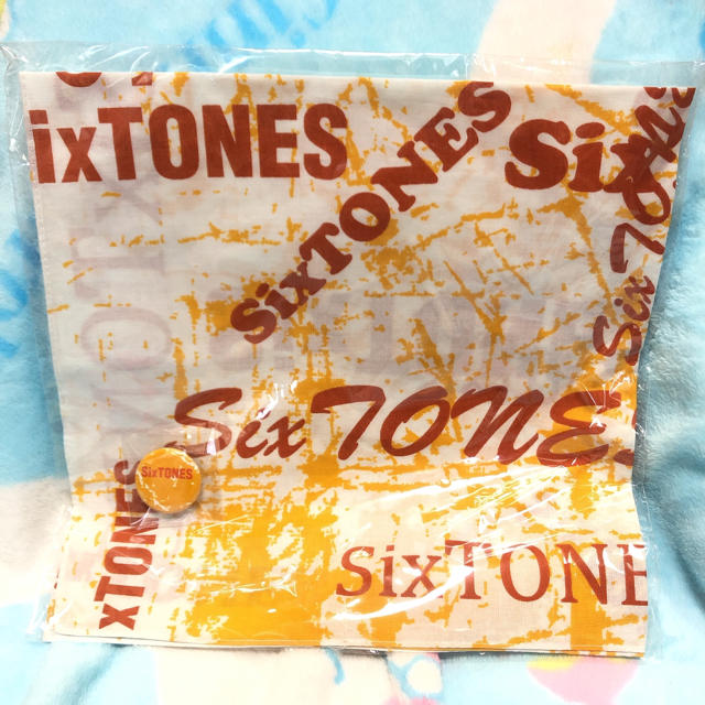 SixTONES 少年たち2015 バンダナ＆缶バッジ エンタメ/ホビーのタレントグッズ(アイドルグッズ)の商品写真