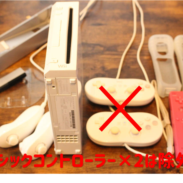 Wii(ウィー)の任天堂　Wii 本体一式とソフト5本 エンタメ/ホビーのゲームソフト/ゲーム機本体(携帯用ゲーム機本体)の商品写真