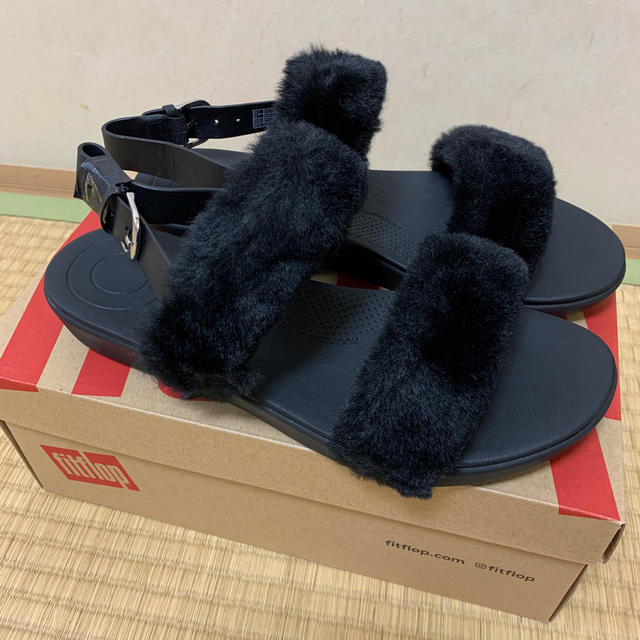 新品　fitflopフィットフロップ ISSY-FURRY 黒　24-24.5