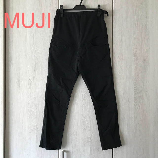 MUJI (無印良品)(ムジルシリョウヒン)のMUJI マタニティスキニーパンツ黒Ｌ　アンクル丈 キッズ/ベビー/マタニティのマタニティ(マタニティボトムス)の商品写真