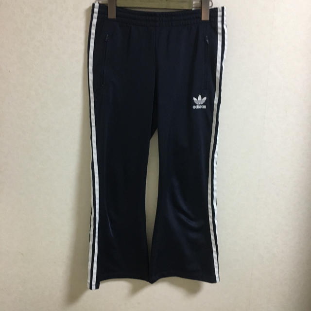 adidas(アディダス)のadidas  アディダス 七分丈ジャージ  ネイビー レディースのパンツ(その他)の商品写真