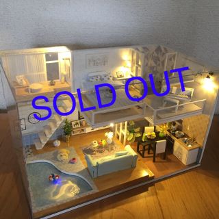 ミニチュアドールハウス 完成品 プール付きのお家❤︎オルゴール付き