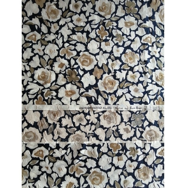 花柄　セピアブーケ　シボ織物　薄手綿100% ハンドメイドの素材/材料(生地/糸)の商品写真