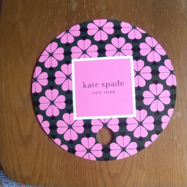 kate spade new york(ケイトスペードニューヨーク)のkate spade うちわ エンタメ/ホビーの声優グッズ(うちわ)の商品写真