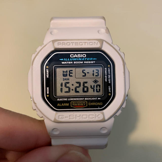 G-SHOCK(ジーショック)のCASIO G-SHOCK DW-5600E ホワイトベルベゼ メンズの時計(腕時計(デジタル))の商品写真