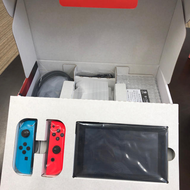 Nintendo Switch(ニンテンドースイッチ)のNintendo Switch Joy-Con (L) ネオンブルー/ (R)  エンタメ/ホビーのゲームソフト/ゲーム機本体(家庭用ゲーム機本体)の商品写真