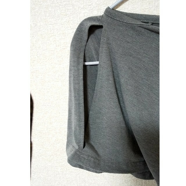 ショルダーカットトップス☆グレー XSサイズ レディースのトップス(Tシャツ(半袖/袖なし))の商品写真