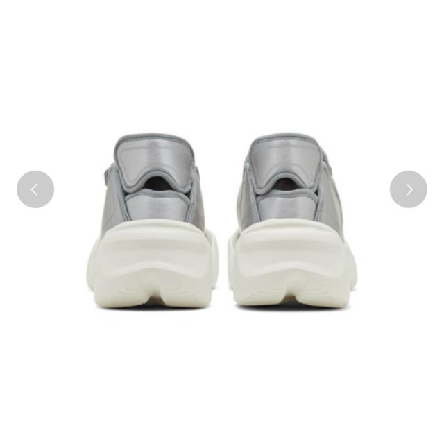 NIKE(ナイキ)のナイキ　NIKE アクアリフト　シルバー　25.0 新品未使用タグ付 レディースの靴/シューズ(スニーカー)の商品写真