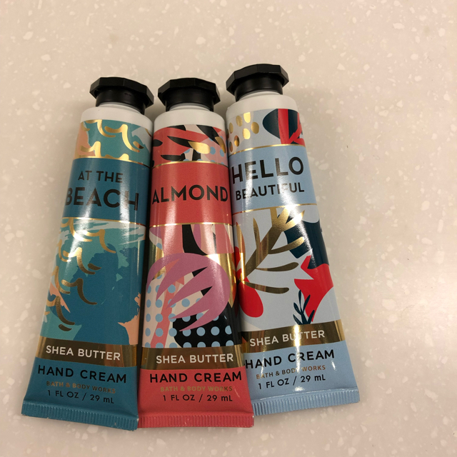 Bath & Body Works(バスアンドボディーワークス)の【新品未開封】バス&ボディワークス ハンドクリーム5本セット コスメ/美容のボディケア(ハンドクリーム)の商品写真