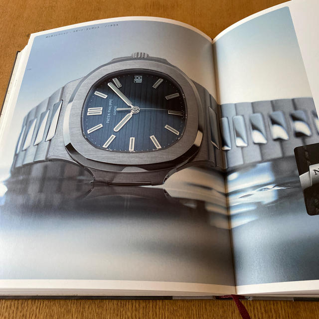 PATEK PHILIPPE(パテックフィリップ)のパテックフィリップ 2010-2011年コレクション 本カタログ エンタメ/ホビーの雑誌(アート/エンタメ/ホビー)の商品写真