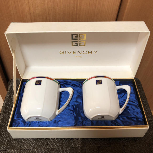 GIVENCHY - ジバンシー ペアマグカップの通販 by お豆腐｜ジバンシィならラクマ