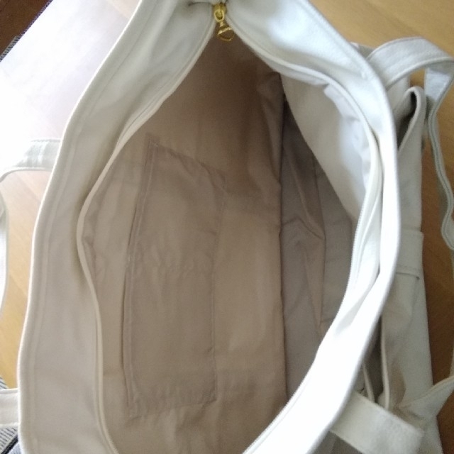 LIZ LISA(リズリサ)のLIZLISA ボストンバッグ リボン付き　白 レディースのバッグ(ボストンバッグ)の商品写真