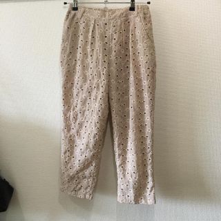 フェリシモ(FELISSIMO)のピンクベージュ レース パンツ(カジュアルパンツ)