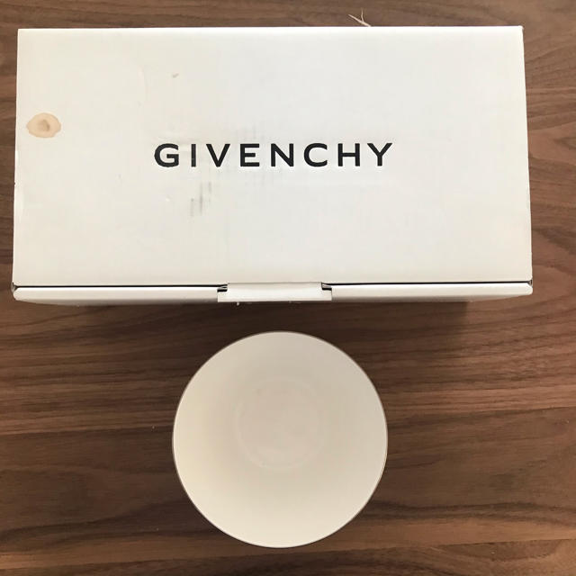 GIVENCHY(ジバンシィ)の【新品未使用】givenchy ボウル　5つセット（箱汚れの為割引） インテリア/住まい/日用品のキッチン/食器(食器)の商品写真