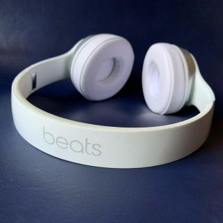 ビーツバイドクタードレ(Beats by Dr Dre)の大人気Beats solo2ホワイト イヤーパッド新品有線(ヘッドフォン/イヤフォン)