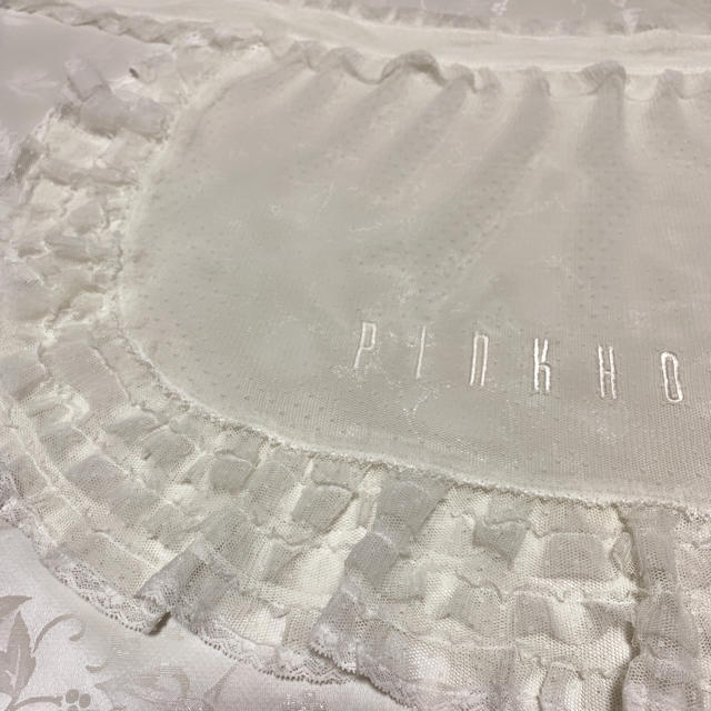 PINK HOUSE(ピンクハウス)のピンクハウス　ドットチュールレース　ワンポイント刺繍入り　エプロン　白 レディースのファッション小物(その他)の商品写真
