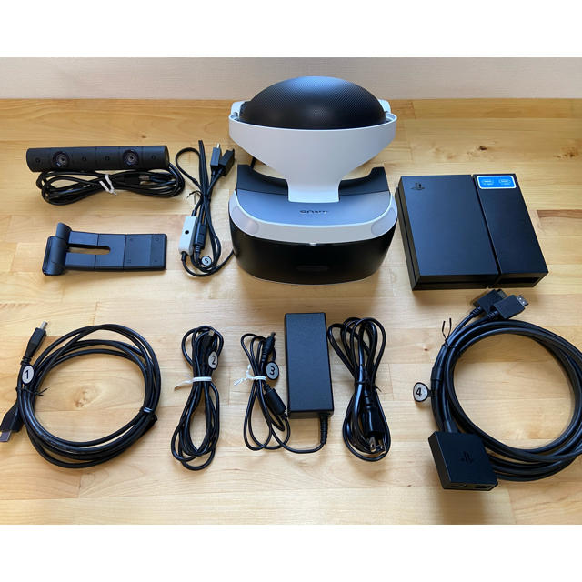 PlayStation VR(プレイステーションヴィーアール)のPlayStation VR カメラ同梱版 【CUHJ-16001】 エンタメ/ホビーのゲームソフト/ゲーム機本体(家庭用ゲーム機本体)の商品写真