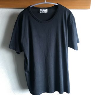 アクネ(ACNE)のアクネ　ストゥディオズ　tシャツ(Tシャツ/カットソー(半袖/袖なし))